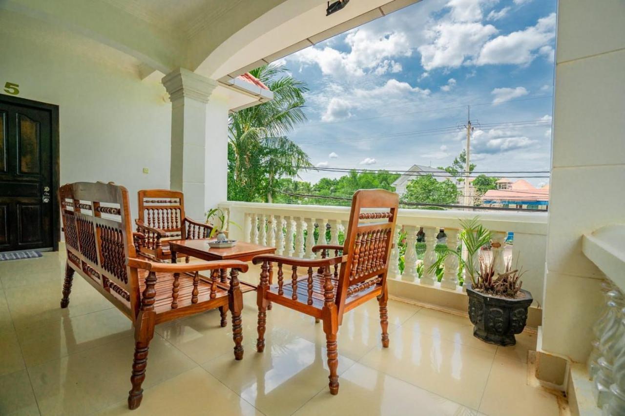 Отель Ravoeun Angkor Boutique Сиемрип Экстерьер фото