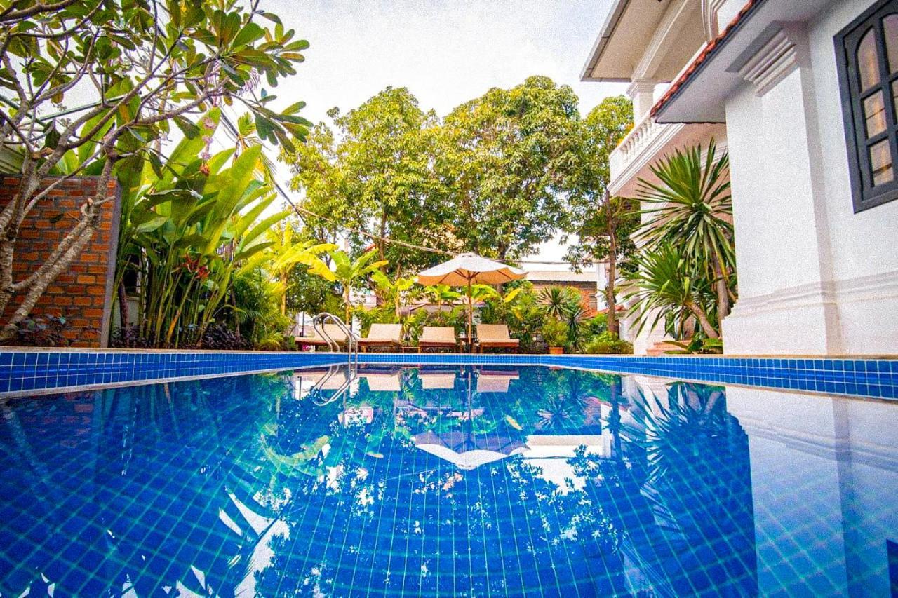 Отель Ravoeun Angkor Boutique Сиемрип Экстерьер фото
